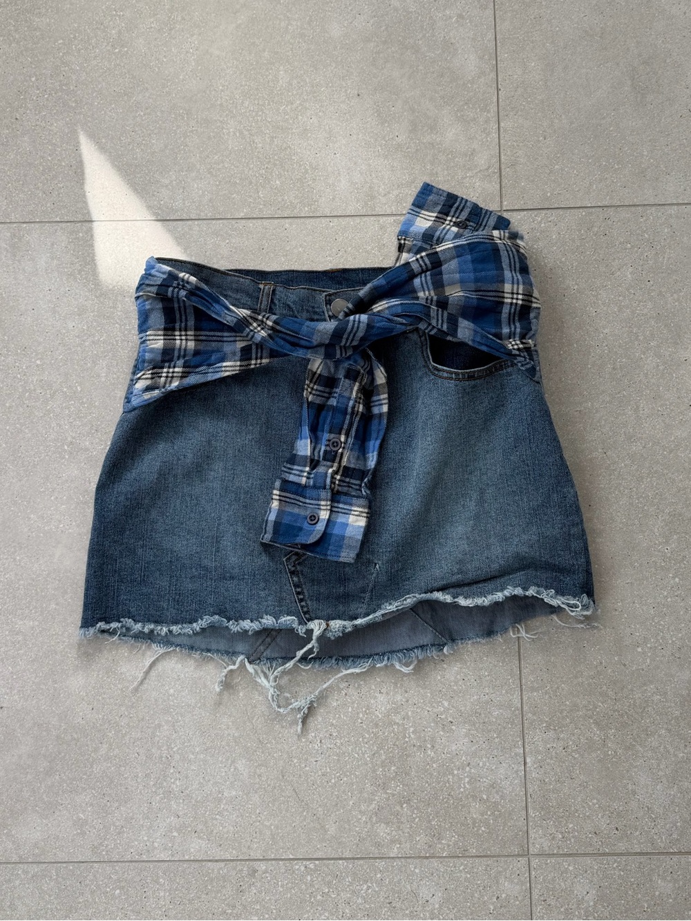 Design Lab Lord & Taylor White Tank with Blue Denim Frayed Mini Skirt